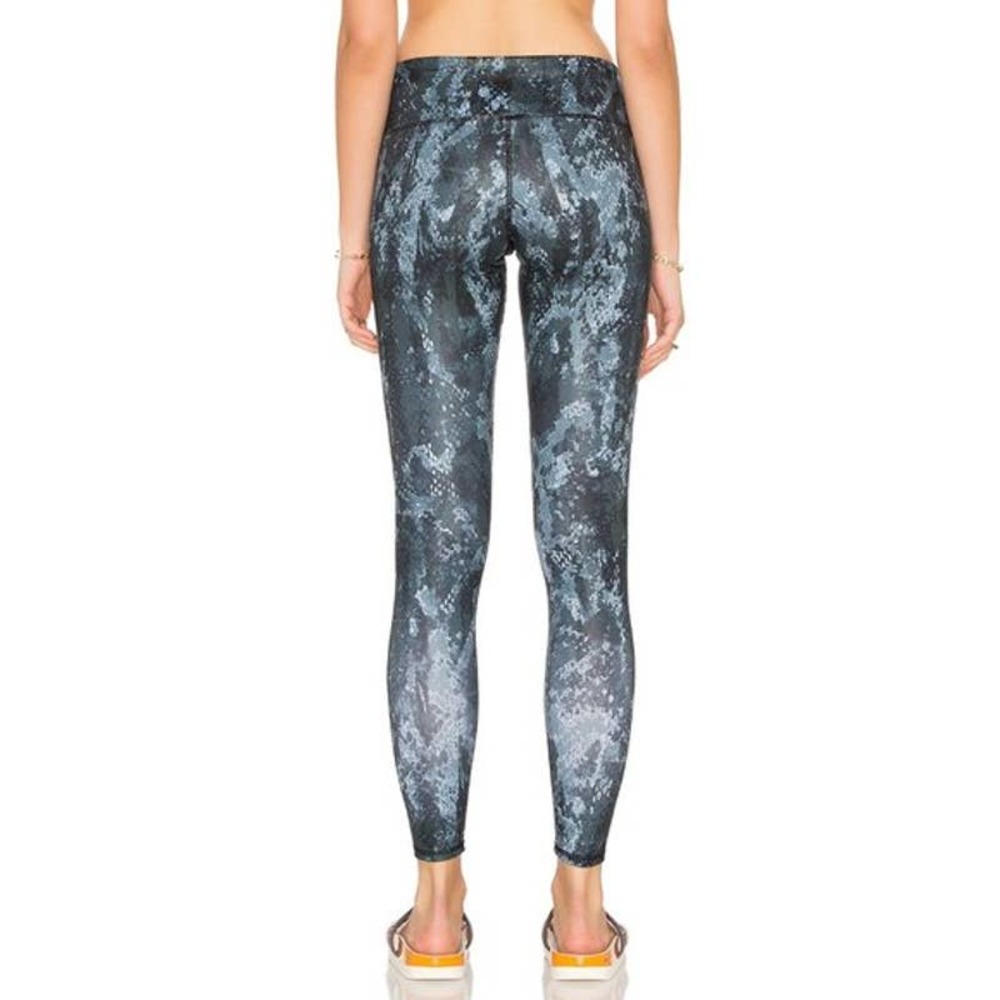 Alo Airbrush Leggings In Glossy Python M - image 3